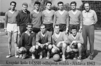 Se spoluhráči z volejbalového družstva Jiskry Strážnice, 1963