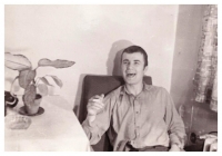  Miroslav Kučera as a medic, in a relaxation room