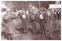 Miroslav Kučera (na fotografii s číslem 21) se účastnil běhů na tratích do 5 km a ve štafetovém závodě roku 1975 získal vítězný pohár 