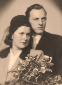 Svatební fotografie rodičů Dany, Praha 1946