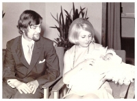 Vítání občánků na Městském národním výboru v Adamově, paní Kučerová drží v náručí dceru Miroslavu (1971)