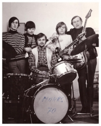 Zleva Jan Urbánek, Petr Havelka, Miroslav Kučera, Bořivoj Beránek (bratr manželky pana Kučery), Luboš Cupák (1970)