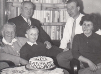 Oslava 10. narozenin, Jaroslav Mikeš s rodiči (vpravo) a prarodiči