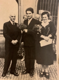 MUDr. Jiří Koref na svatbě se svými rodiči