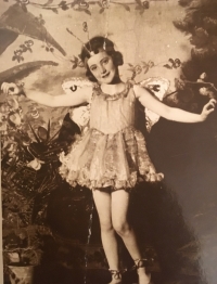 Lívia Herzová dance performance 1935
