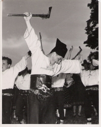 VSACAN dance performance, Miroslav Ekart in the middle, 1950s