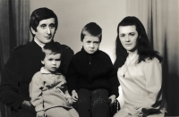 Manželé Halamíčkovi, dcera Erika a syn Daniel, Rožnov, 1973