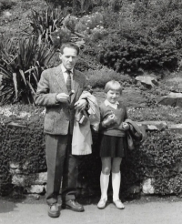 Pavel Holeček with his daughter in 1962