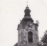 Tower of the Roman-Catholic church of Saint Anne in Andělka. Photographed at the time when the Hanauer family already lived in Vysočina again.