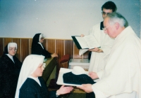 Jarmila Koslovská´s religious vows  in Moravec, 1990