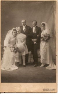 2. Svatba Václava Svobody staršího (otec pamětníka) a Marie Štrosové, dcera Stanislava z 1. manželství
