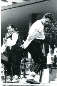 Taneční vystoupení VSACANu, Miroslav Ekart vpravo, konec 50. let