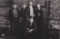  Jan Jurkas with other miners from his shift, 1954 (he is the tallest one in the middle)
