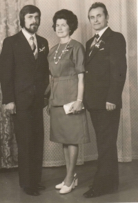 Miloš Vavrečka with his parents Miluše and Bohumil