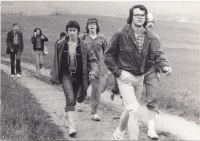 Pochod Praha-Prčice, v popředí zleva Pavel Hýbl, Luboš Kříž, Jiří Razskazov, Milan Leníček, 1977