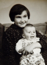Petruška Šustrová with her brother (in about 1957)