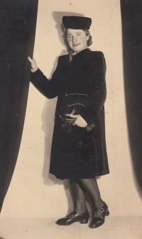 Anastázie Lorencová, asi 1944