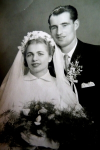 Wedding photo of Jiřina and Jan Straka in 1954
