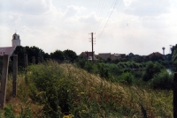 Betonové sloupky signální stěny na československé hranici s Rakouskem v Záhorské Vsi / léto 1990