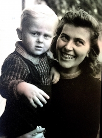 Jana Havránková with her nephew in 1944