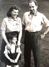 Jana Mazalová s manželem Jaromírem a synem Vladimírem - začátek 50. let