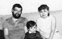With his wife Anna and his oldest daughter Zdenka, 1988