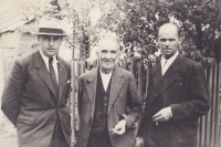 From the left: Viktor Mráz, mayor Staněk and Václav Němec´s father 