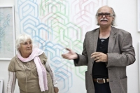 Dana Puchnarová s Josefem Achrerem na vernisáži výstavy v galerii Dolmen v Praze v roce 2013