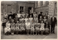 School photo from the 7th grade. Josef Hrdý is standing, fourth from the right. Vysoké Mýto