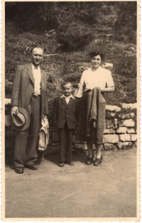 Visit at aunt Vojtová, née Hrdá, and uncle Vojta's. Poděbrady, 16. 8. 1951
