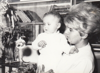 Monika Němcová s matkou v roce 1967