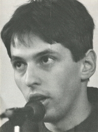 Pamätník v kine Hviezda v Bratislave na zhromaždení študentov FiF UK, 24. novembra 1989