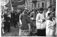 One of the last Corpus Christi processions (1954). In the photograph are pictured Ladislav Šupka a Petr Hrobař with the censer Karel Barták (later to be persecuted in his spheres of activity to come).
