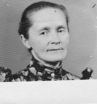 Annina matka ako 53-ročná po návrate z väzenia, 1960