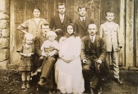 Dobová fotografia rodiny Hanzelovcov