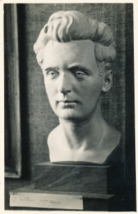 A bust of Zdeněk Hubáček, as it was made by his father