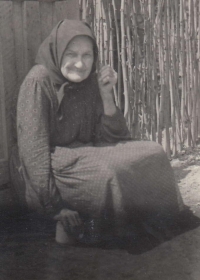 Babička z matčiny strany pocházela z maďarské vesnice, slovensky se nikdy mluvit nenaučila