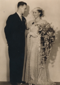 1936, his parents' wedding 