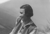 Matka Vlasta Strnadová, kolem roku 1935