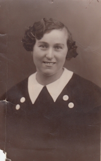 Witness' mother, Marta Kohnová, née Margoliusová, 1930's