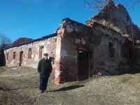 In front of the former parsonage. Picture: RŠ, March 2020