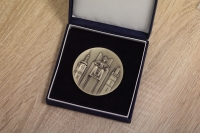 Pamětní medaile udělená 28. října 2019 Radou města Hradec Králové