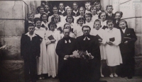 Ján Agnet with attendants of confirmation in Ochtina (50s)