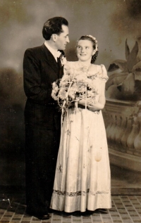 Wedding photography of husband and wife Ludik