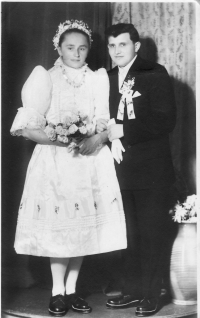 Svadobná fotografia Anny Kováčovej a Petra Daňka, 1960