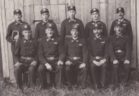 Volunteer Fire Brigade in Radnov, Bedřich Hojer in the bottom row in the middle and Bolech in the bottom row, who also signed the Hojer eviction