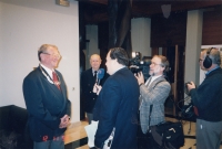Zdeněk Remsa přebírá stříbrný olympijský řád, 1999