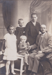 Parents Hojers with the first-born daughter Marie and sons Václav and Bedřich 