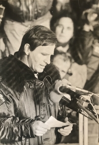Petr Miller speaking as a representative of workers, 1989