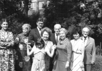 Home in the garden – in the back row from the left is his sister Aranka, mother Květoslava, Ladislav Šupka himself, and his father Ladislav, his wife Marcela, uncle Bohumil Šupka; in front is his mother-in-law Irma Harnachová with her daughter Kateřina and his aunt Emile Šupková (1980).